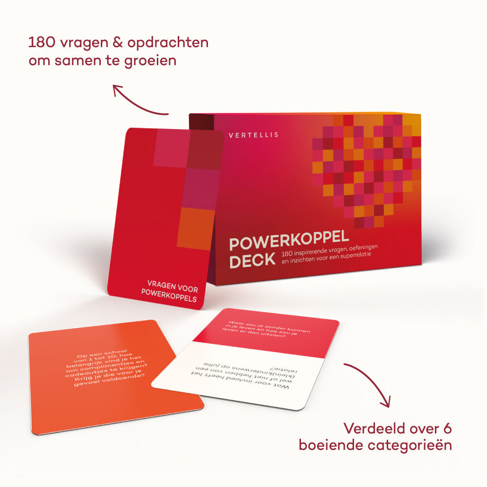 Powerkoppel Deck kaarten uitgespreid met vragen over liefdestalen en relaties